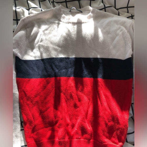 Brandy Melville sweater - Picture 2 of 4